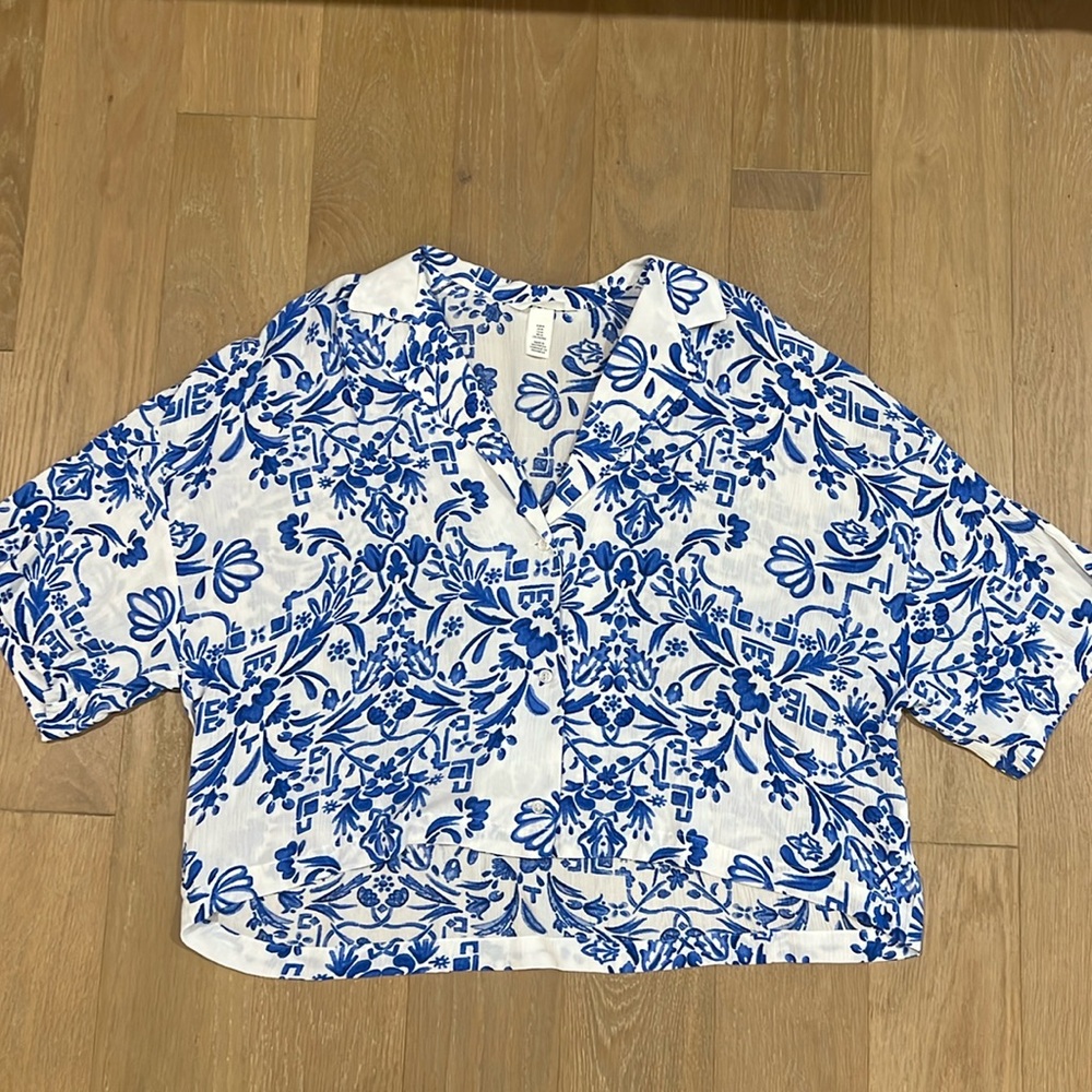 H&M Cropped Button Up Tee